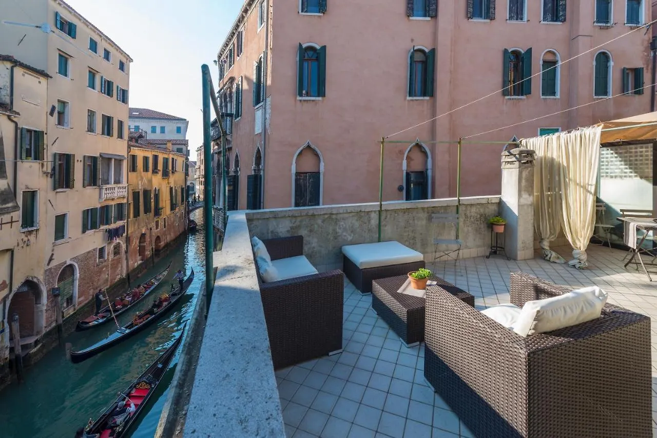 Tre Sestieri Terrace Canal View location